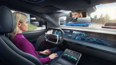 Cockpit of a vehicle using ADAS to enable automated driving, thus allowing the driver to take her hands off